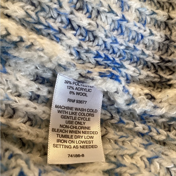 Liz Claiborne Turtleneck Sweater - Picture 6 of 6